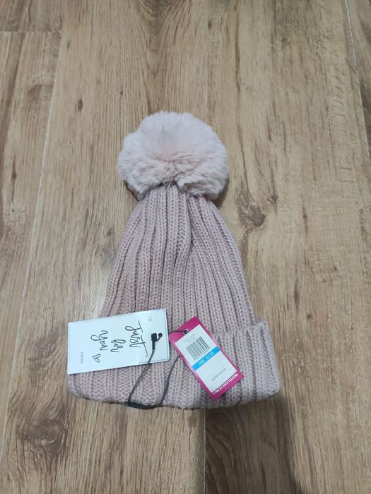 Căciulă damă cu pompom