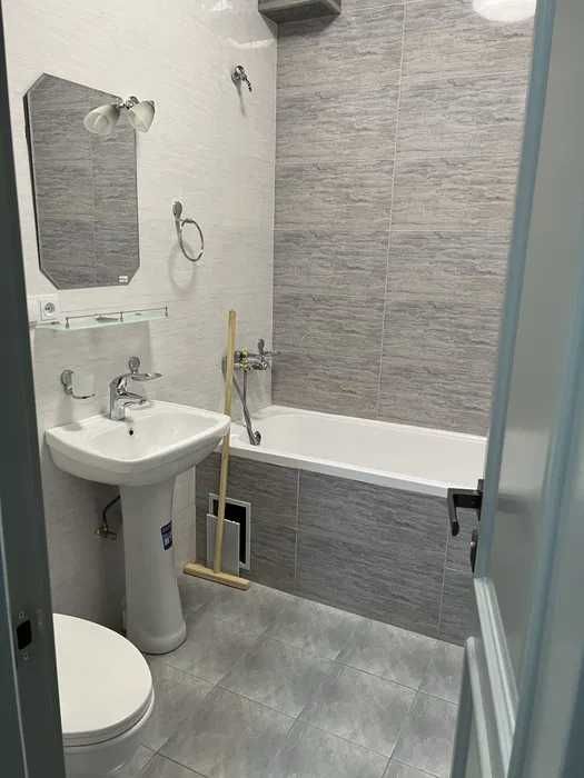 Сдается в аренду 2 - ком  3/5  (16 квартал) метро Чилонзор 037*