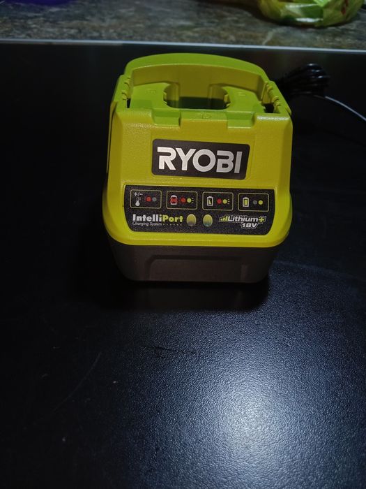 зарядное устройство Ryobi 18V ONE+ Lithium-Ion