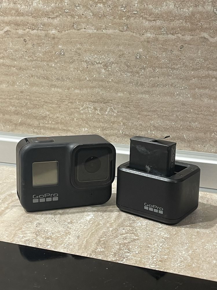 GoPro 8 Black Камера + зарядна станция и 2 батерии