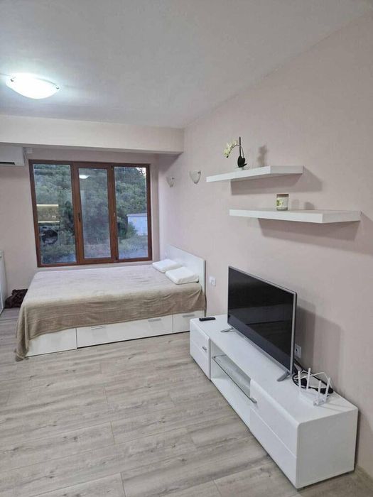 Дава се под наем Едностаен апартамент в Бургас, Меден рудник - зона Д - 35 кв.м за 255 € - Снимка #1