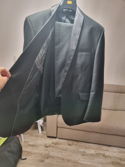 Vând costum ceremonie