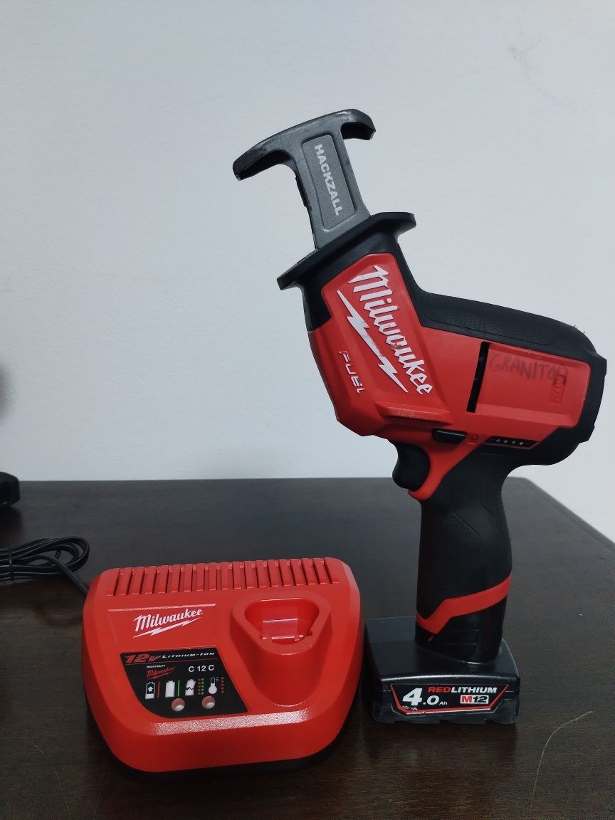 Fierăstrău/sabie milwaukee M12 CHZ