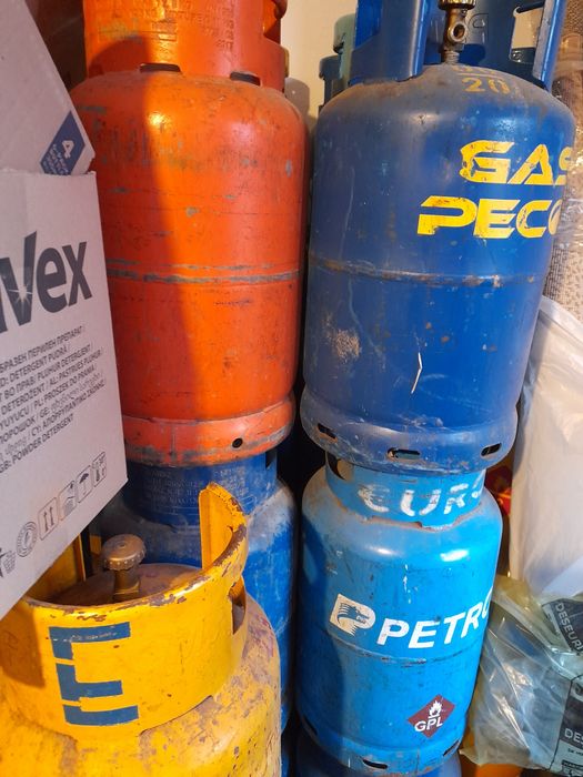 Butelii Petrom cu guler