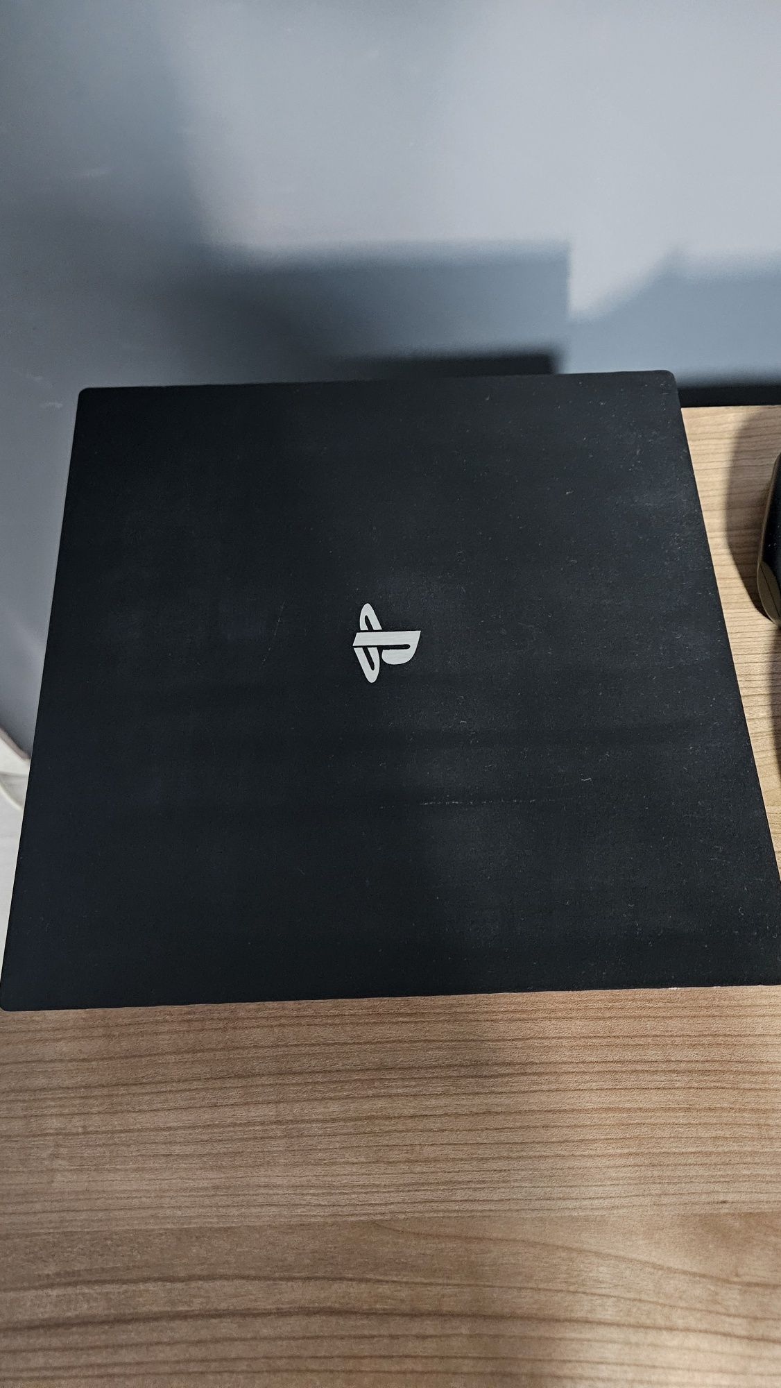 PS4 PRO 1 TB с 3 контролера