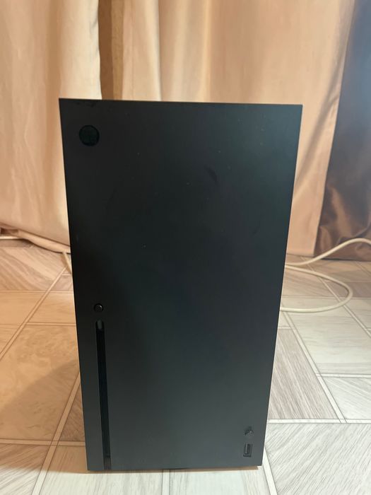 Продам/обменяю Xbox series x 1tb 1 джойстик, новый 7 месяцев