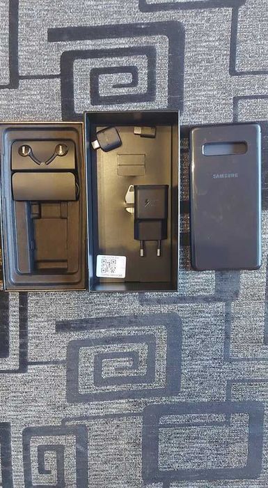 Accesorii Samsung Galaxy S10+ Incarcator, Cablu de Date, Casti + Bonus