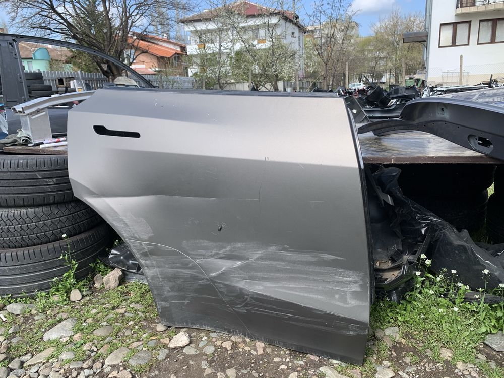 Врата Tesla Model Y