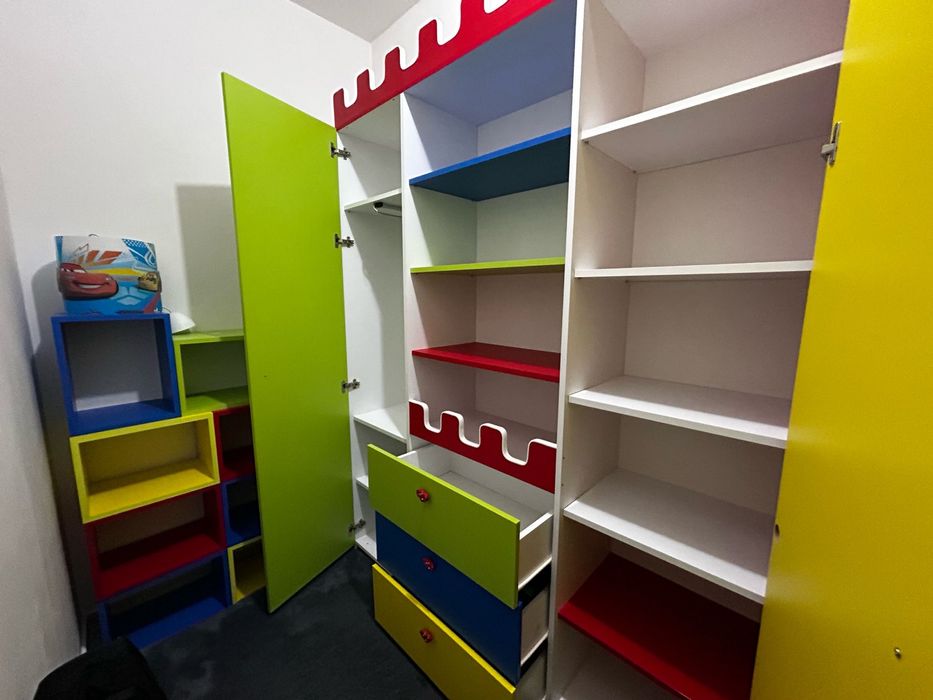 Set camera copil inspirat de lightining McQueen:Dulap,covor,perdele