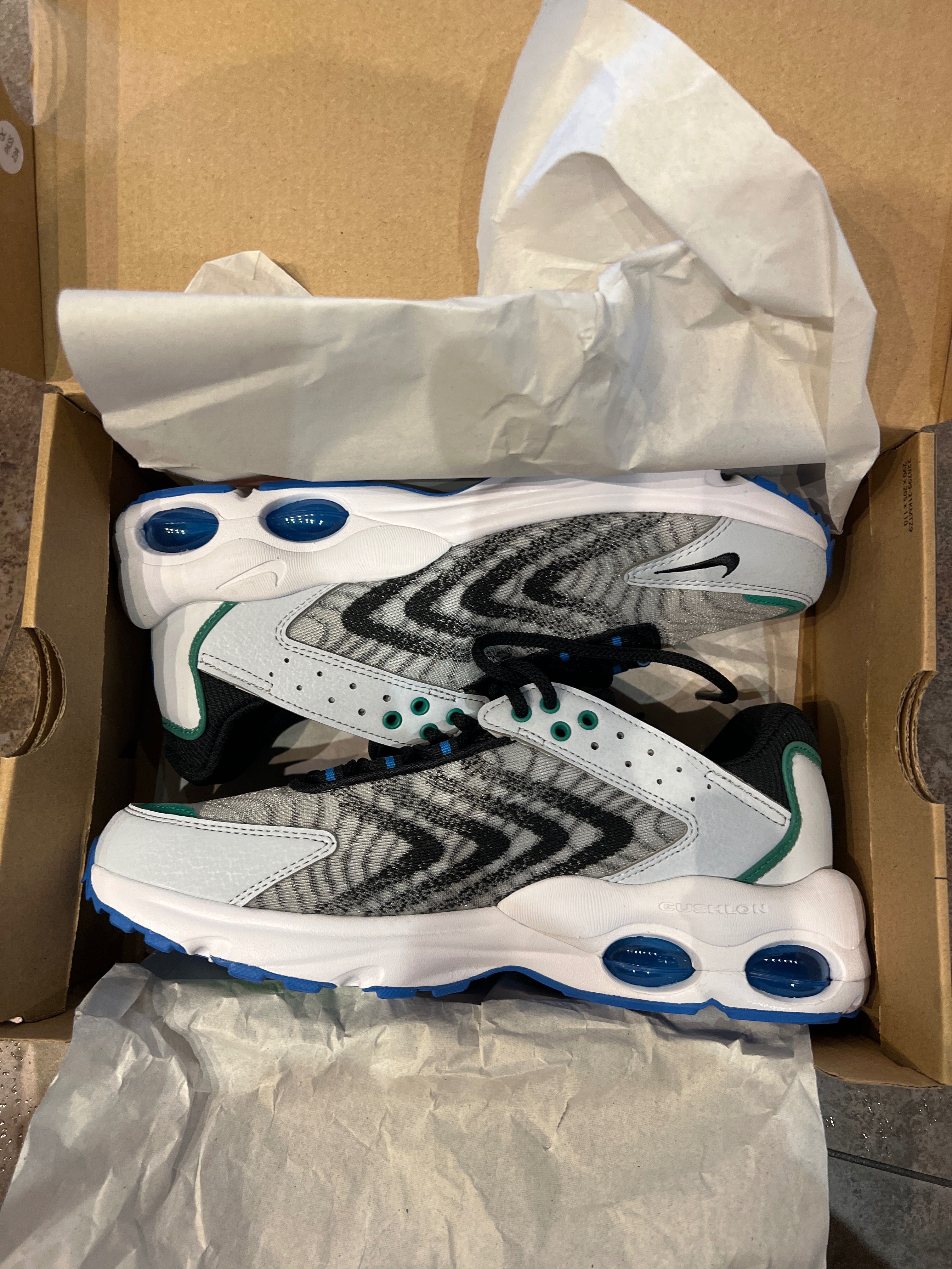 Чисто нови оригинални Nike Air Max TW номер 40