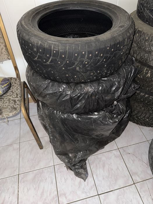 205/55/16 шипованная резина. Месяц только прокатали