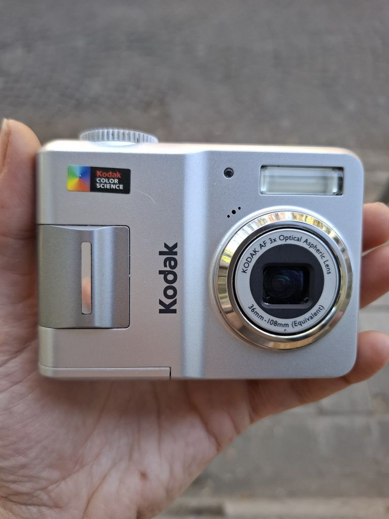 Комплект Компактен дигитален фотоапарат KODAK EasyShare C433