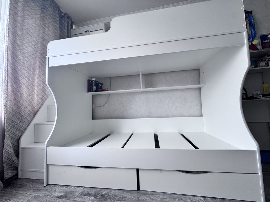 Двухярусная кровать