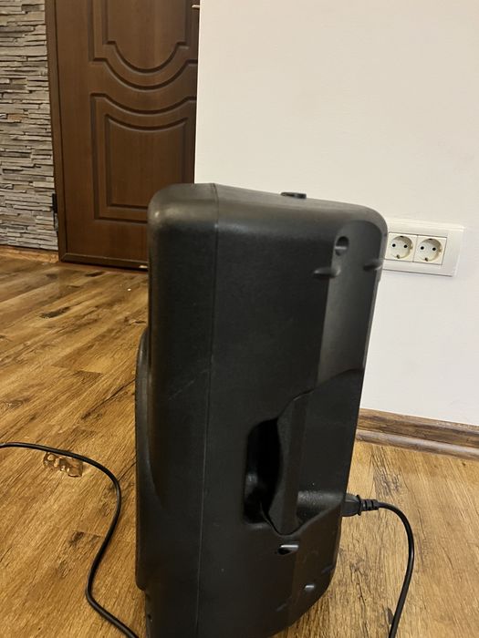 Behringer B 210 D EUROLIVE Boxă activă ca noua joc