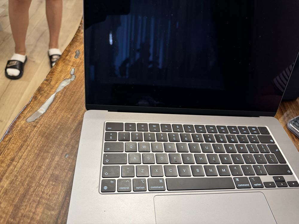 Mackbook air 15.3
