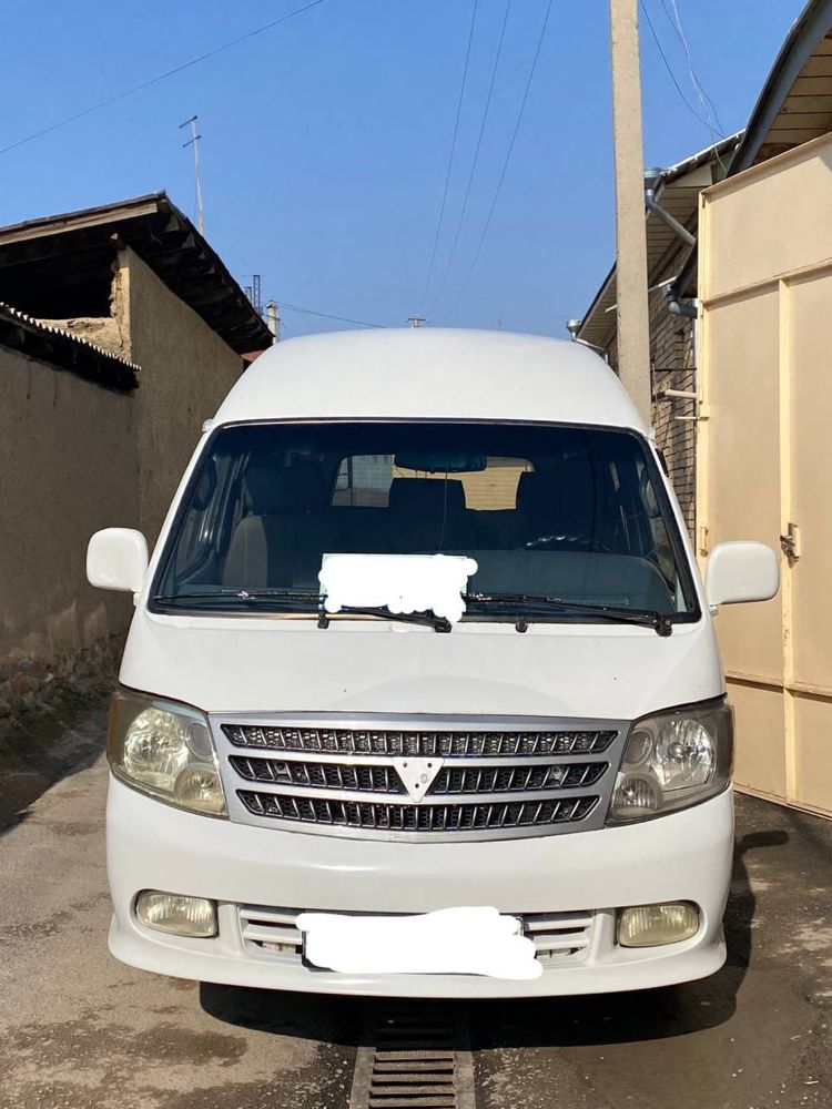 Foton Toyota Xays Mikroavtobus