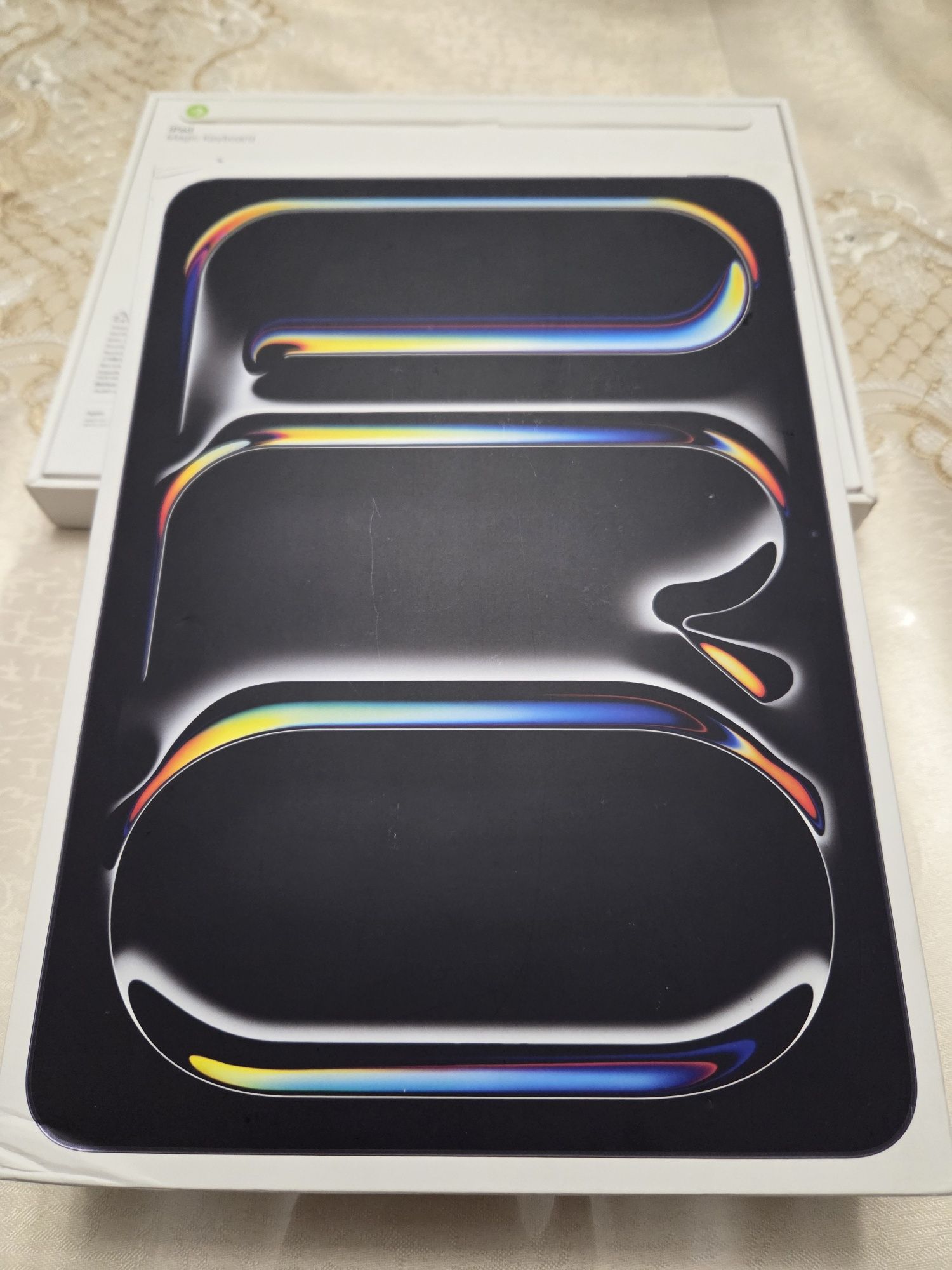 IPad Pro 11-inch (M4) + Magic Keyboard