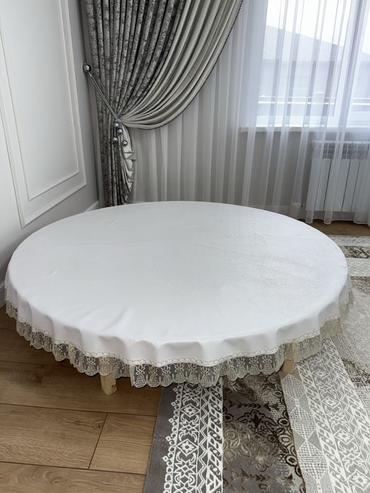 Продам кругый стол 1,52м с скатертью