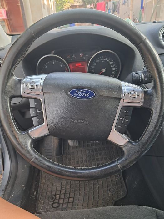 Vând Ford Mondeo