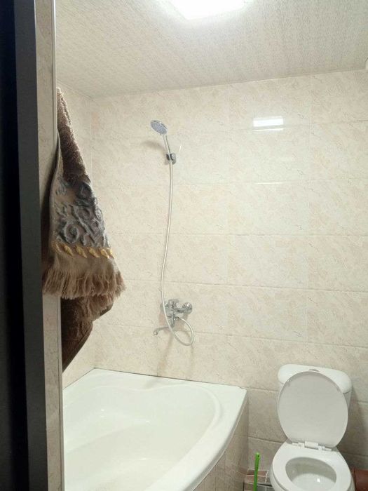 Продаётся 1х передел в 2х комн квартира на 1 этаже Ор-р Шарк базарчик