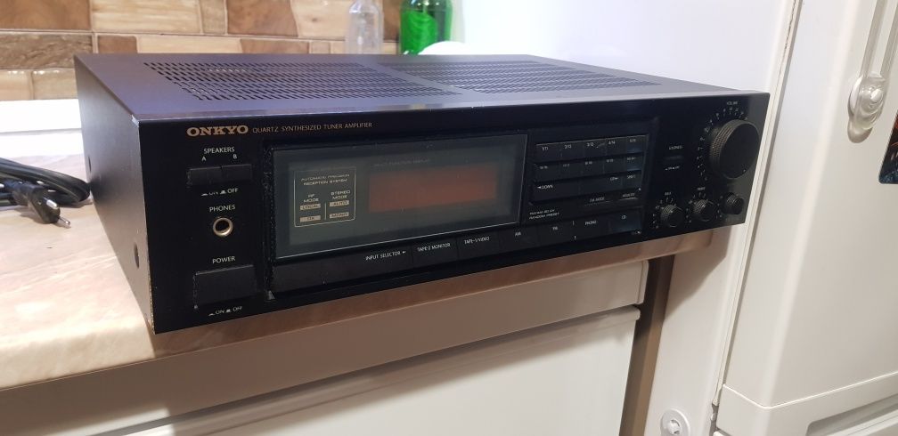 Amplituner  onkyo tx7600