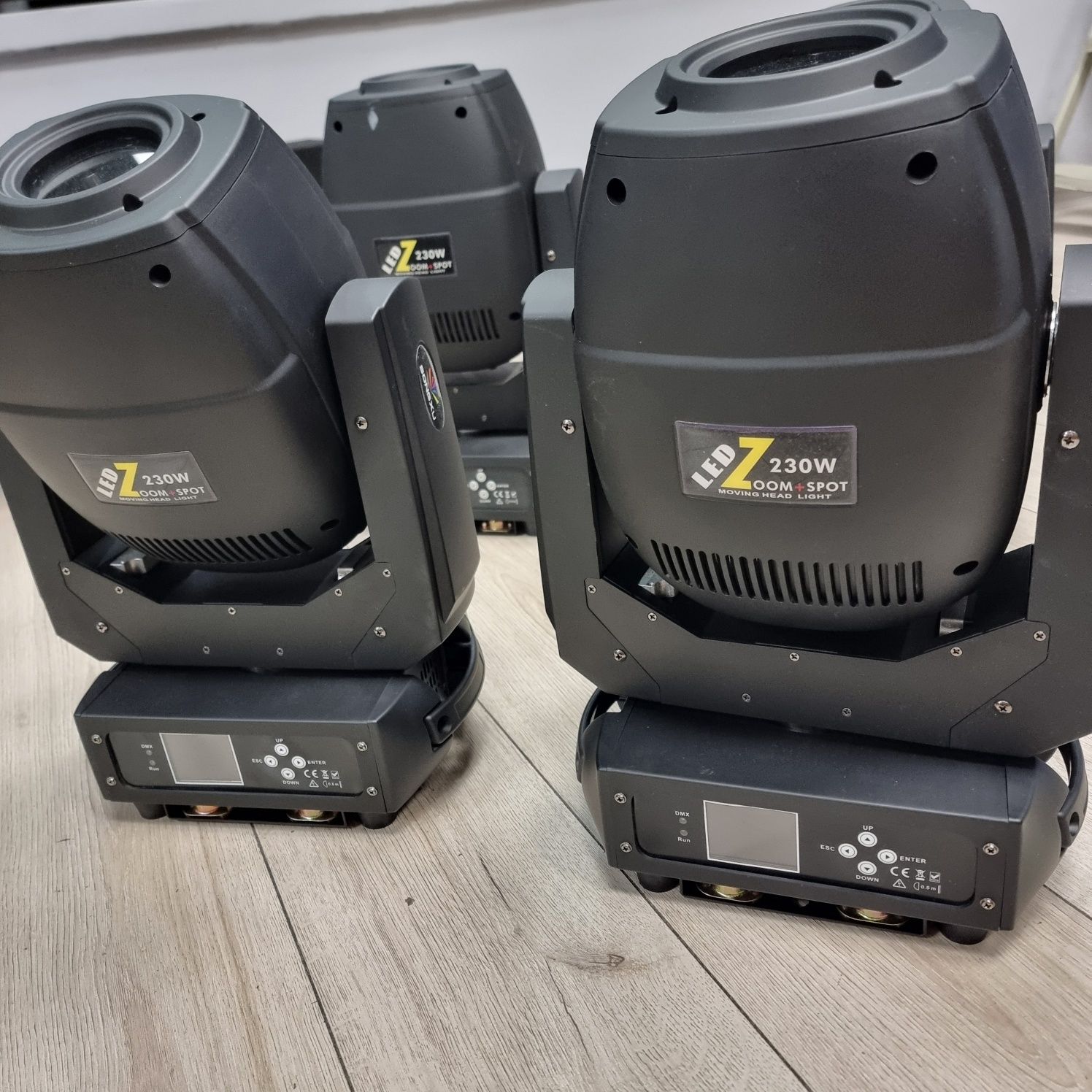 Amanet F28 :Lumini/  4 x Moving Head 3in1 SX MH230A LED