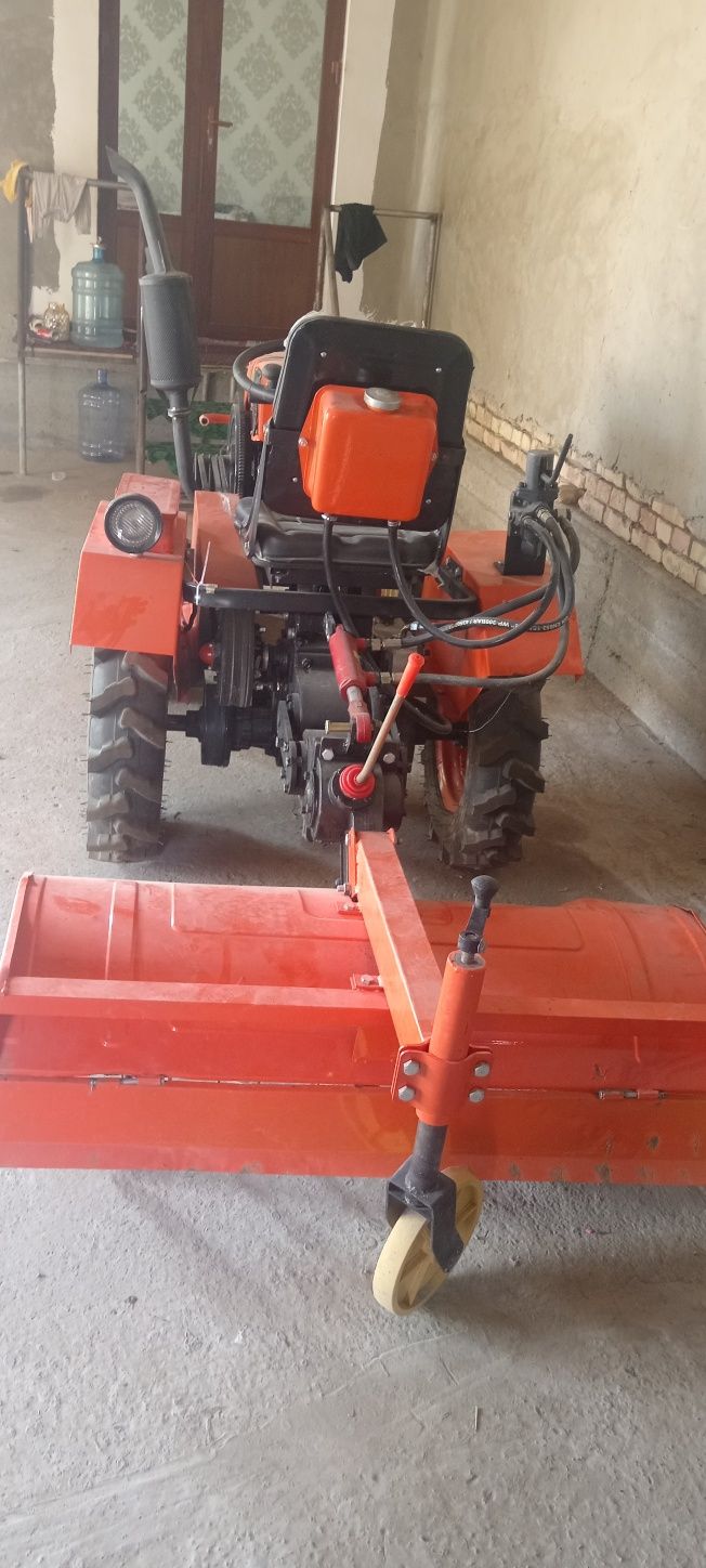 mini traktor 1105