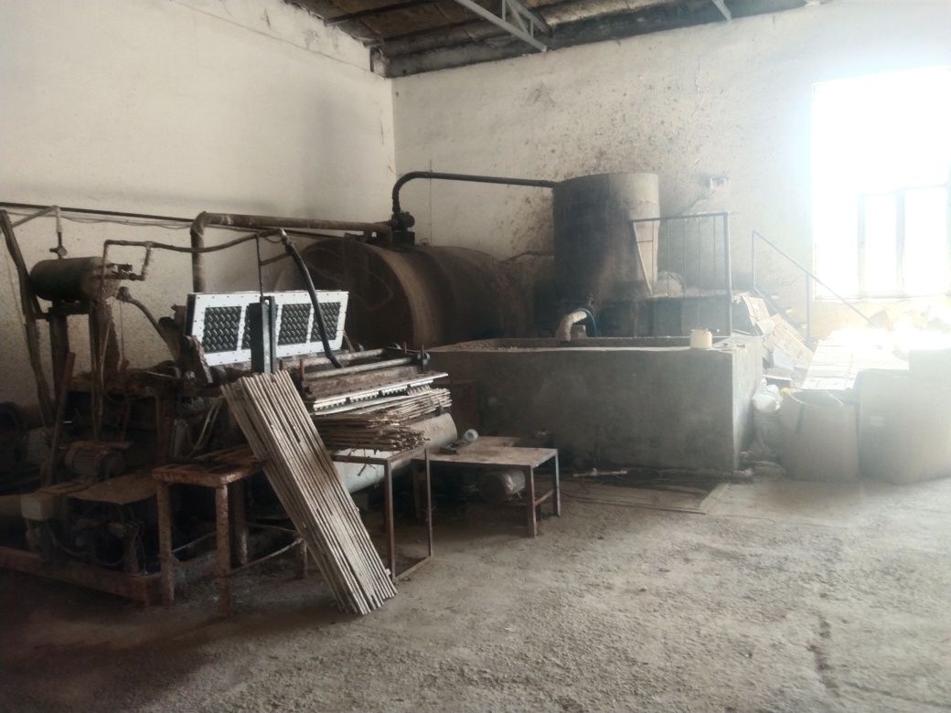 Ишлаб чикаришга мужжаланган бино сотилади газ свет сув бор