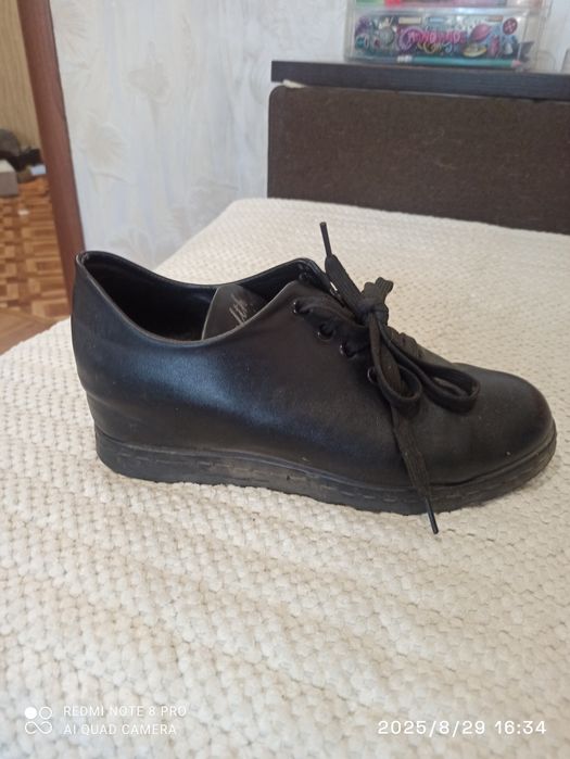 Отдам обувь 40 размер.