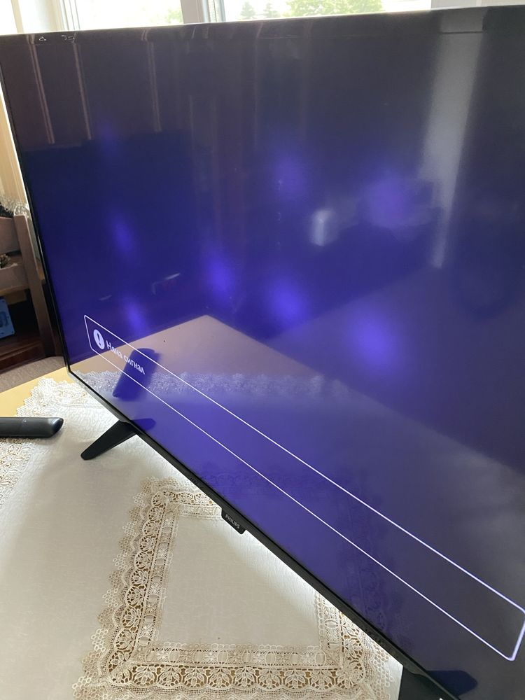 Телевизор Philips 40’ с частична повреда на екрана