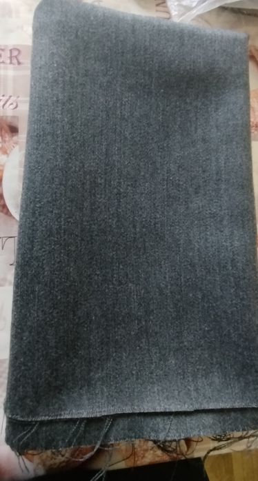 Нов сив вълнен плат