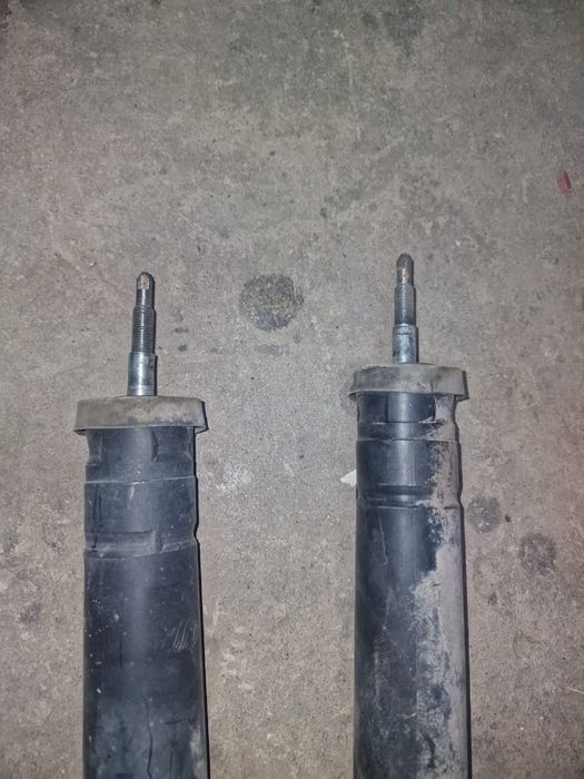 Продам амортизаторы на мерседес  w211 e 350  б/у