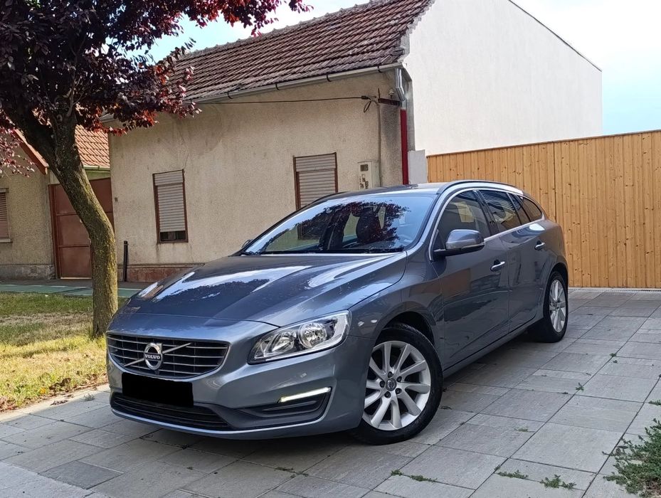 Volvo V60 d3 2.0 Diesel 150 Cp 2015 Momentum Rate sau Cash