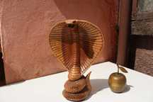 Piesa colectie - Sarpe - Cobra sculptata manual in lemn