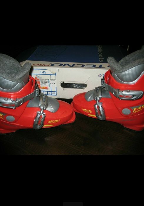 Vând clapari de schi Tecno