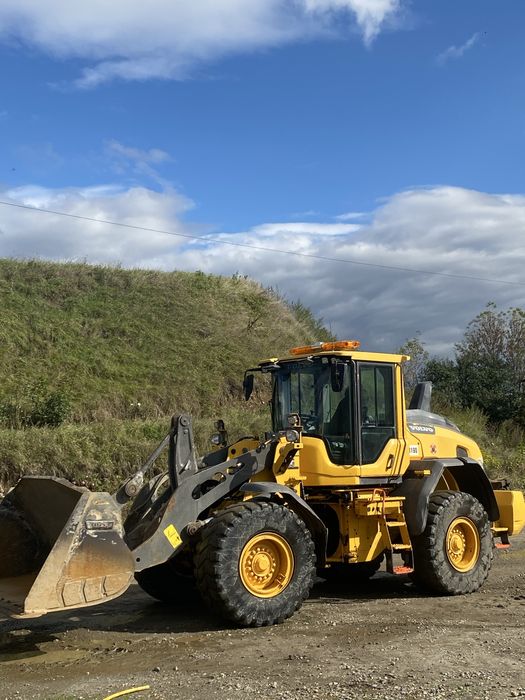 Vand sau inchiriez Incarcator frontal VOLVO L90 H