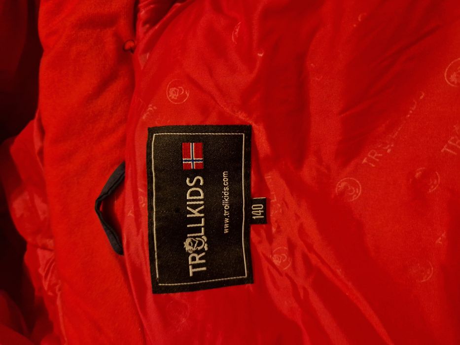 Елек за момиче Trollkids 140