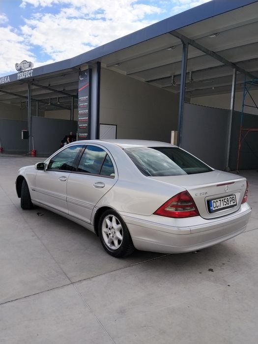 Mercedes-Benz C220