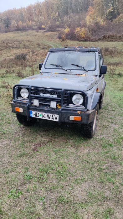 Vând Suzuki Samurai