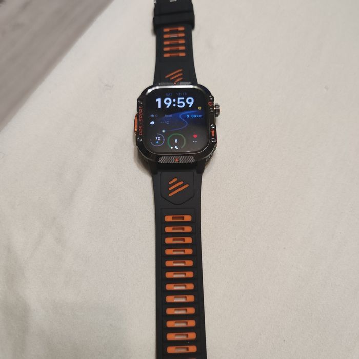 Смарт часовник със силиконова каишка