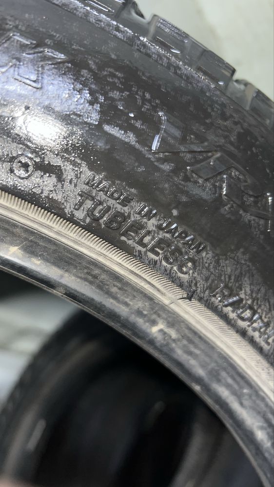 225/50 R18 — 3 шт Зимние шины Bridgestone Blizzak VRX