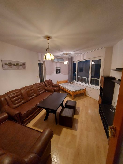 Дава се под наем Двустаен апартамент в Бургас, Славейков - 73 кв.м за 306 € - Снимка #2