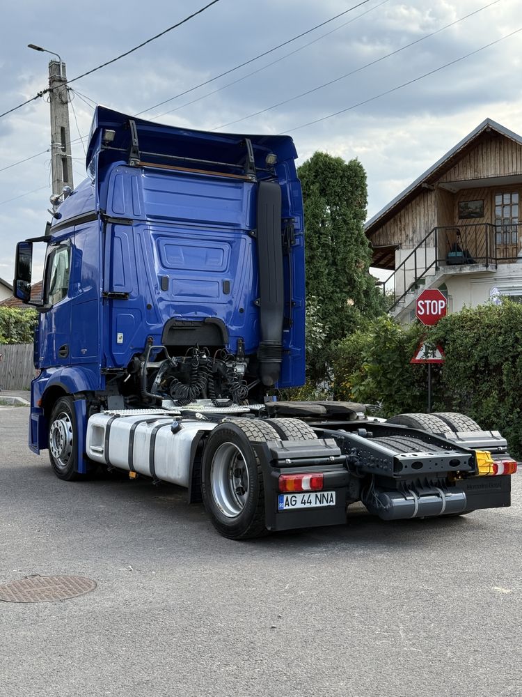 Ansamblu -Mercedes Actros 1843 Euro 6 -2015 Semiremorca Schmitz 2008