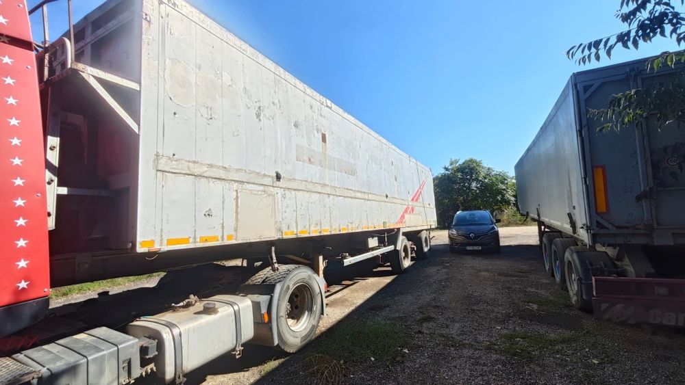 Semiremorca basculabila de cereale din aluminiu