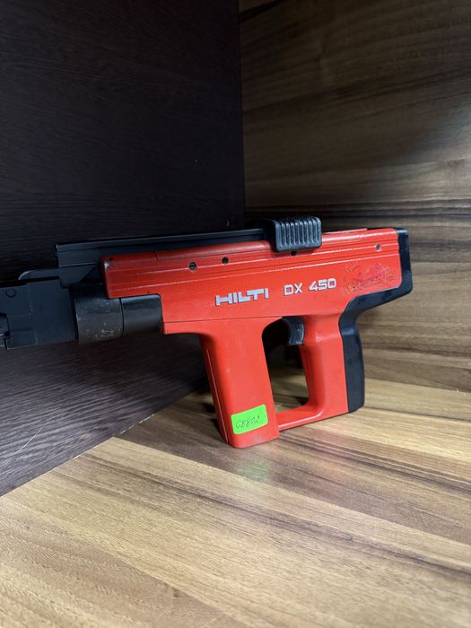 Пистолет за директен монтаж Hilti DX 450