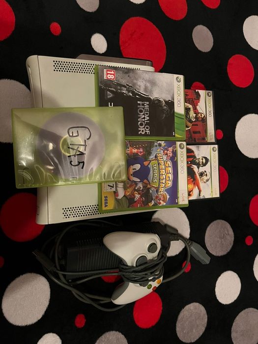 Vând Xbox 360 arcade(cu,cutie)