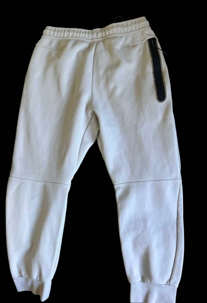 Pantaloni Nike Tech Fleece Albi