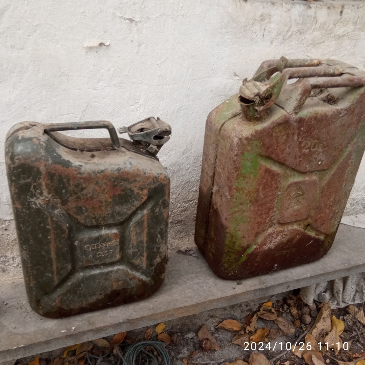 Продаю  канистры