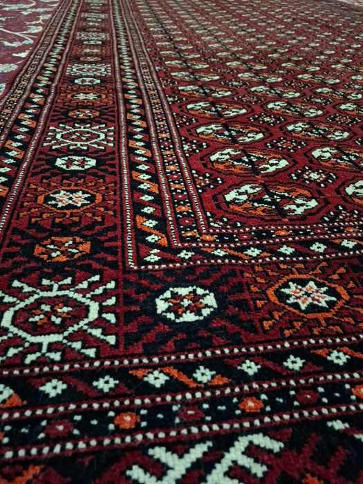 Туркман гилам сотилади асл кол мехнати 5га 3лик сотилади тезлик билан