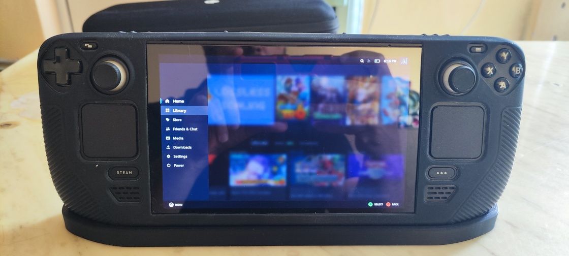 Steam Deck 256 GB със стенд предлага се с  Windows  или Steam OS